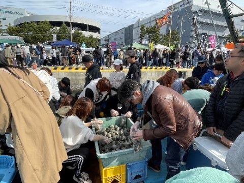 朝市の様子の画像(2枚目)