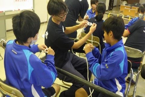 ロープワーク体験の様子の画像